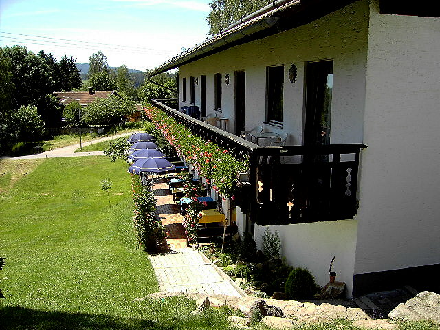 Zimmer mit Balkon